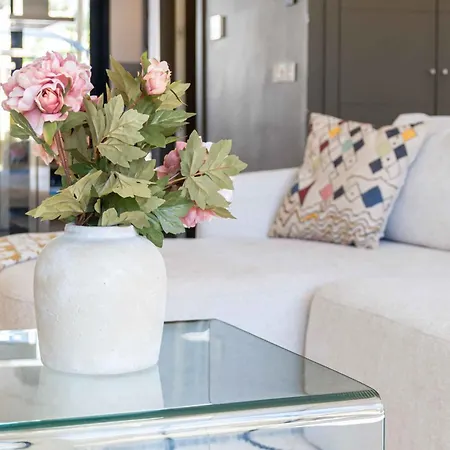 Modern Newbuild Townhouse With Quality Furniture בית נופש