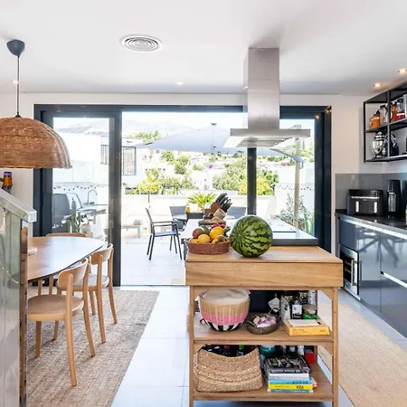Modern Newbuild Townhouse With Quality Furniture Holiday home *